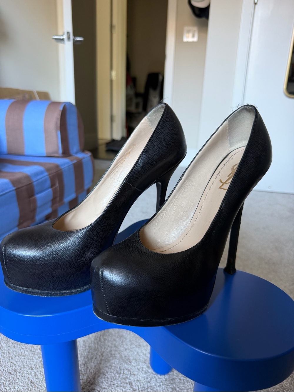 Yves Saint Laurent Black Leather Platform Pumps